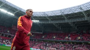 Lucas Torreira Beyoğlu’nda yumruklu saldırıya uğradı, şüpheli gözaltında